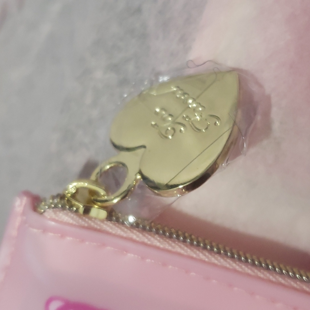 SALE! TOO FACED LIMITED EDITION GUMMY BEAR COSMETIC BAG. - Picture 5 of 8
